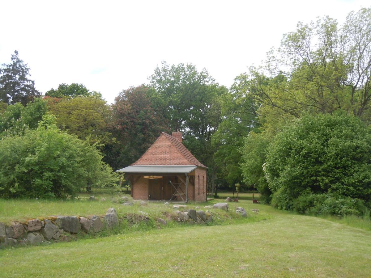 Gielow Schmiede Der Wasserburg Liepen מראה חיצוני תמונה